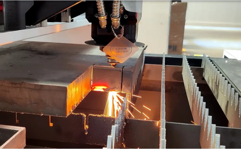 鋁基板激光切割機(jī)vs紫外皮秒機(jī)：PCB行業(yè)選型白皮書(shū)
